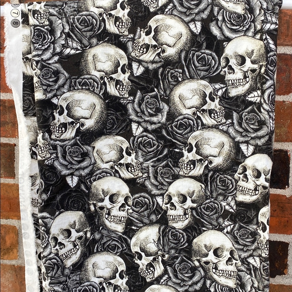 Joanne Fabric Cotton 1 yard 36” x 44” Roses Skulls Black - Picture 3 of 6
